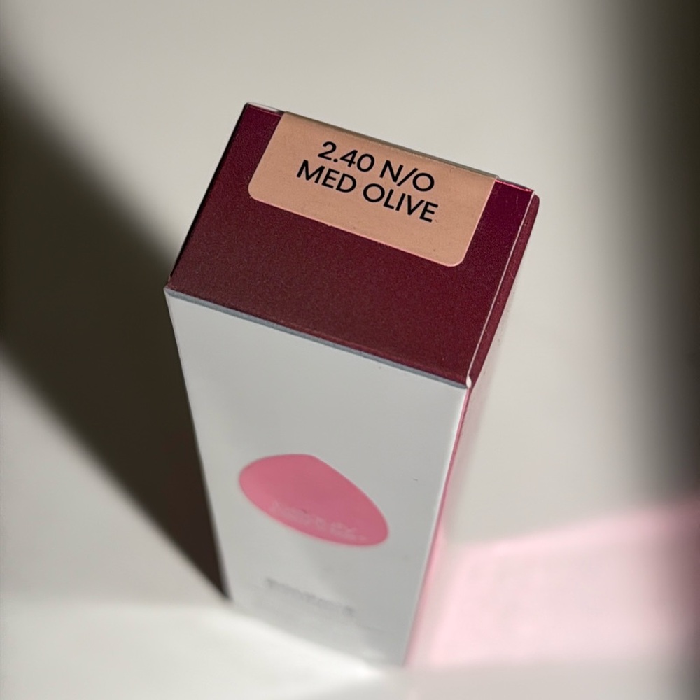 [SALE] Beautyblender Bounce Liquid Whip Long Wear Foundation #2.40 N/O Med Olive